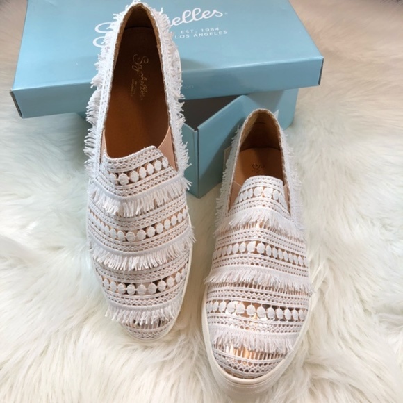Seychelles Shoes - Seychelles Varsity Rose Gold Metallic Sneakers!